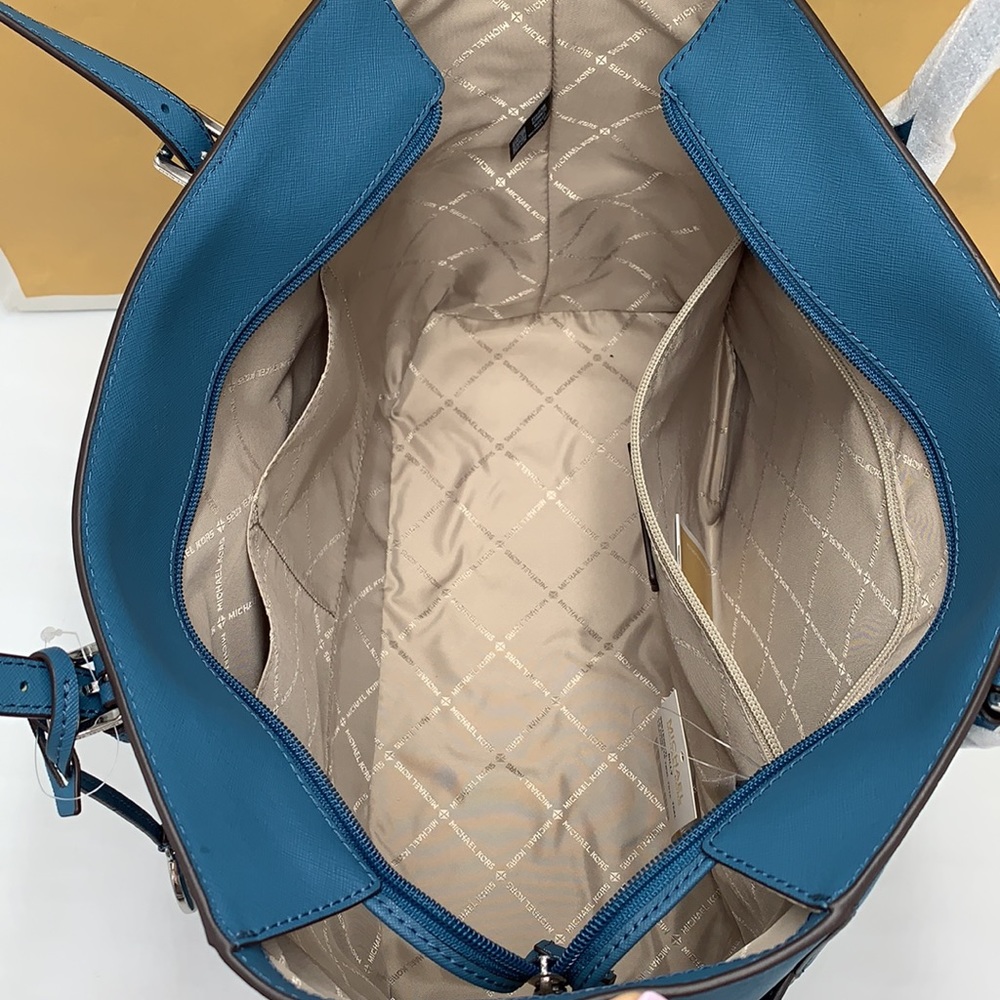MICHAEL KORS
Gilly Large Saffiano Leather Tote Bag TEAL COLOR - Picture 11 of 15